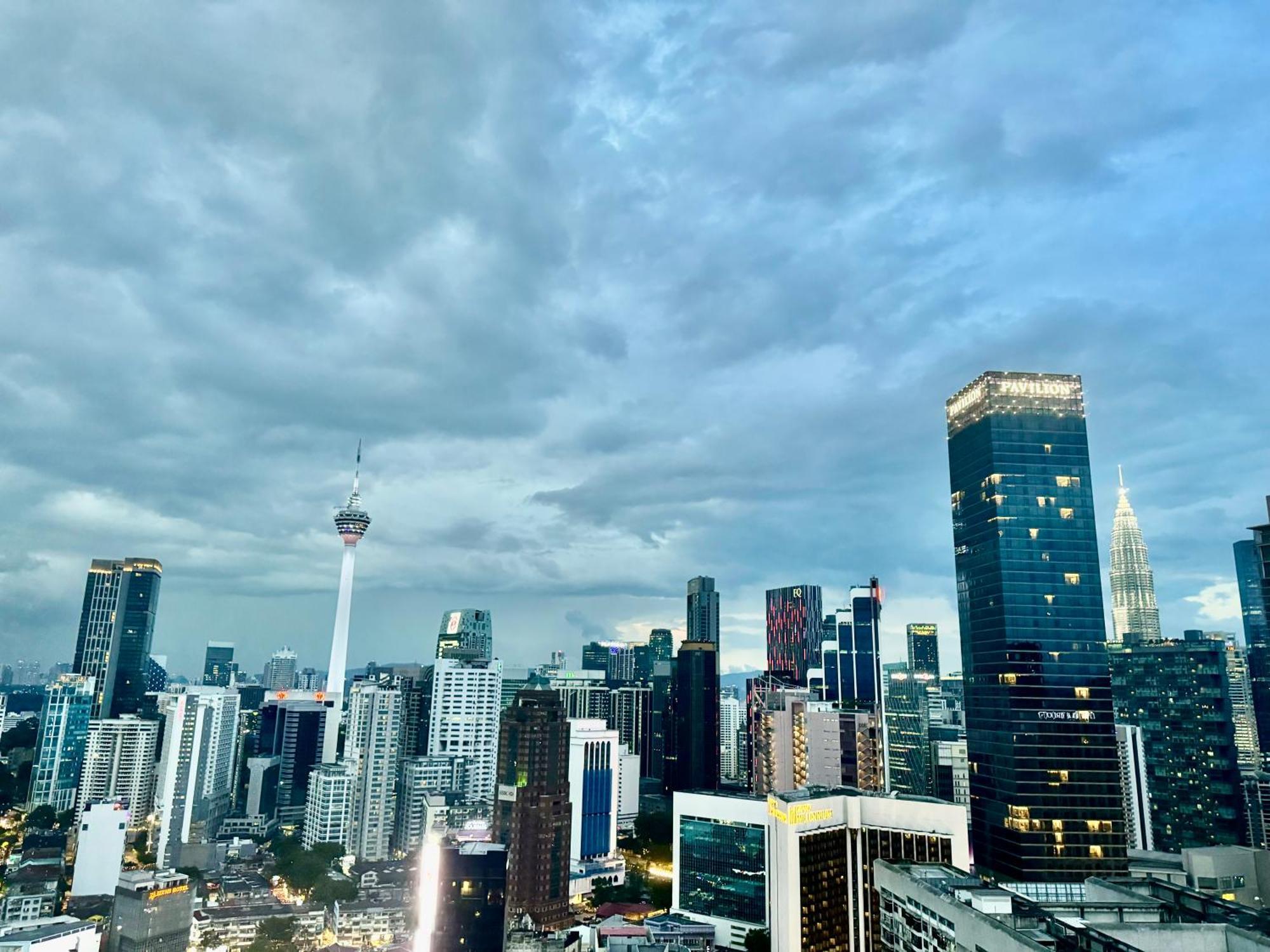 Klcc At Axon By Skypool * Kuala Lumpur